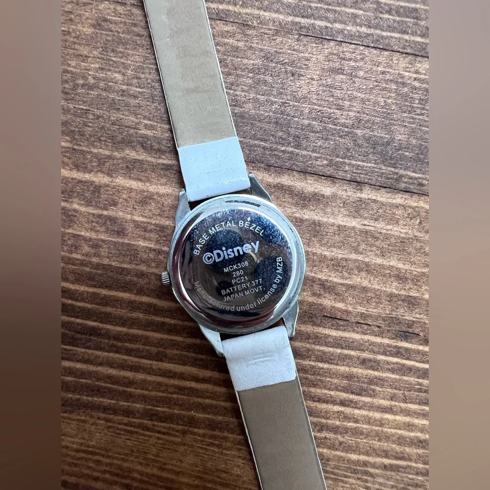 Nurse Minnie Watch - Picture 2 of 2